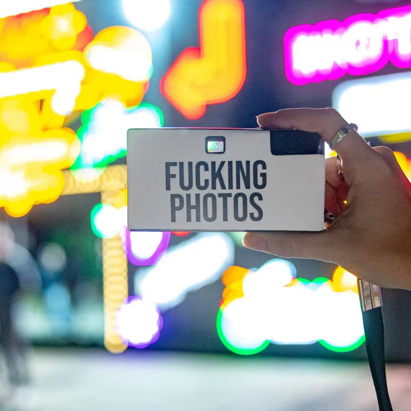 Fotocamera usa e getta “Fucking photos”